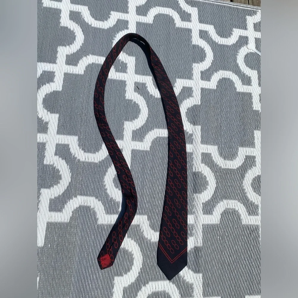 Vintage 1960s Gucci Navy Tie chain with Red Chain Pattern